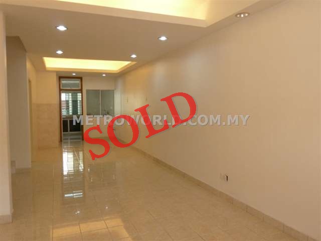 BANDAR PARKLAND, PARTLY RENO LINK HOUSE, 20X75. RM 475,000. SOLD