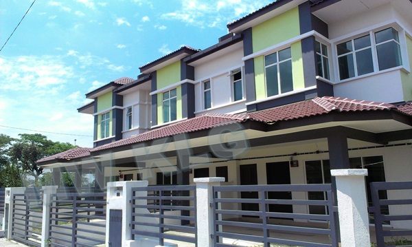 BANDAR PUTERI, 2 STOREY HOUSE, ADONIS, FOR RENT. RM 1600 MONTHLY.