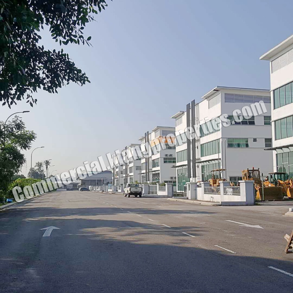 BUKIT KEMUNING, 3 STRY SEMI-D FACTORY FOR RENT. 68X132SF. RENTAL RM12,000 MONTHLY.